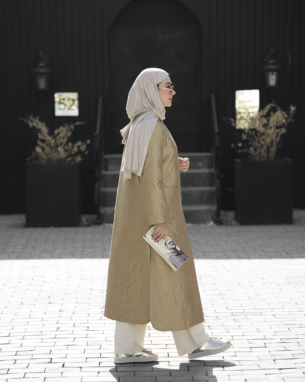 کاپشن گلدوزی  طلایی