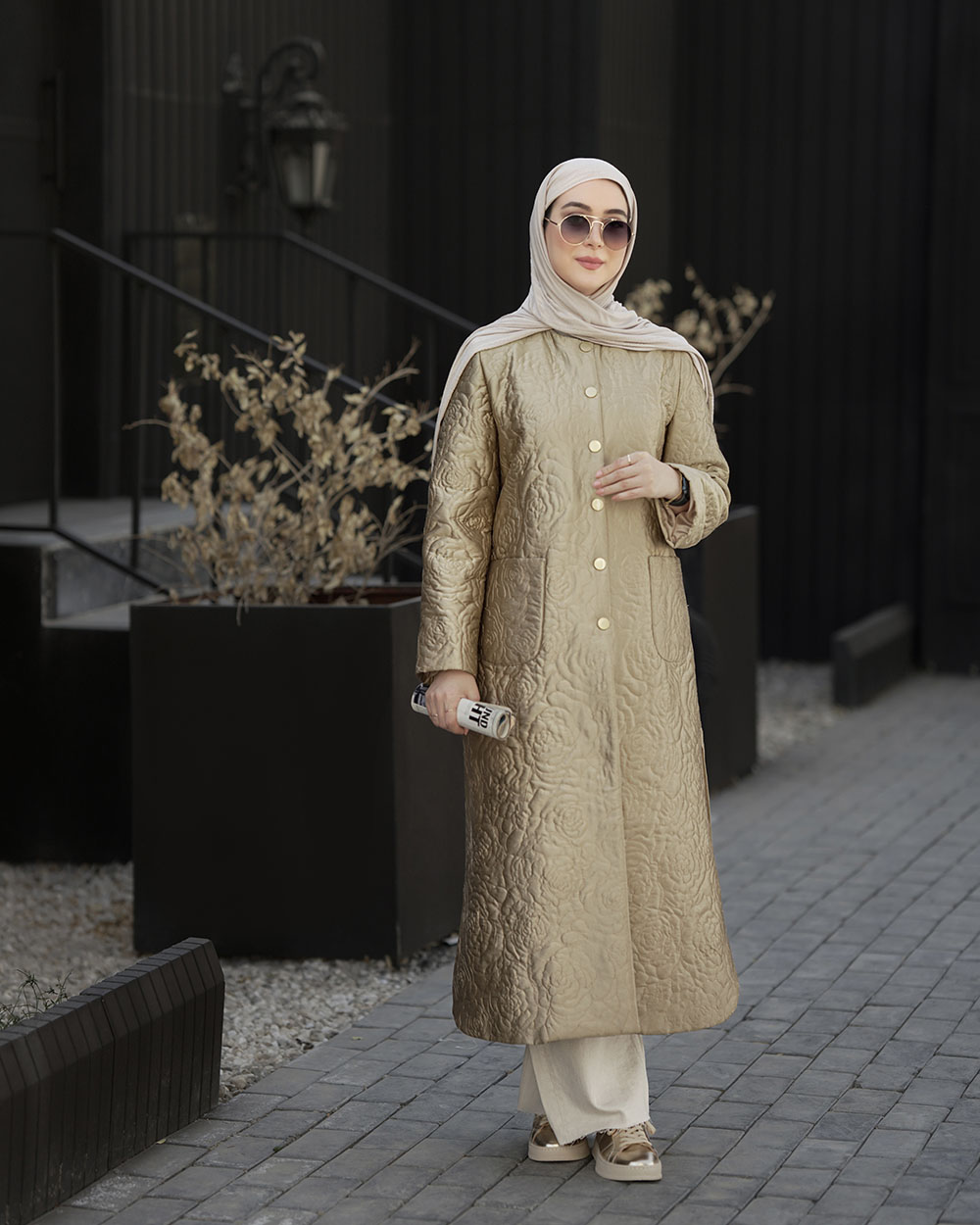 کاپشن گلدوزی  طلایی